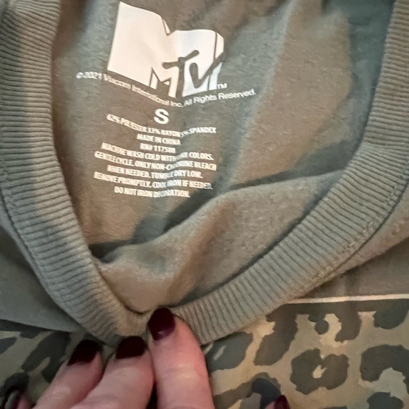 M TV sweatshirt like new size Small - Picture 2 of 3